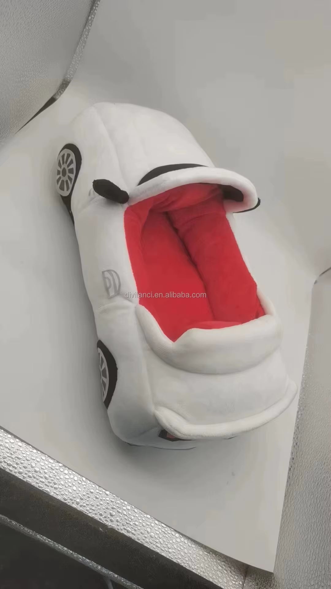 Hot Selling Dropshipping Product 2025 Home Slippers Cotton Shoes House Sneaker Plush Slipper Sneaker Car Slipper